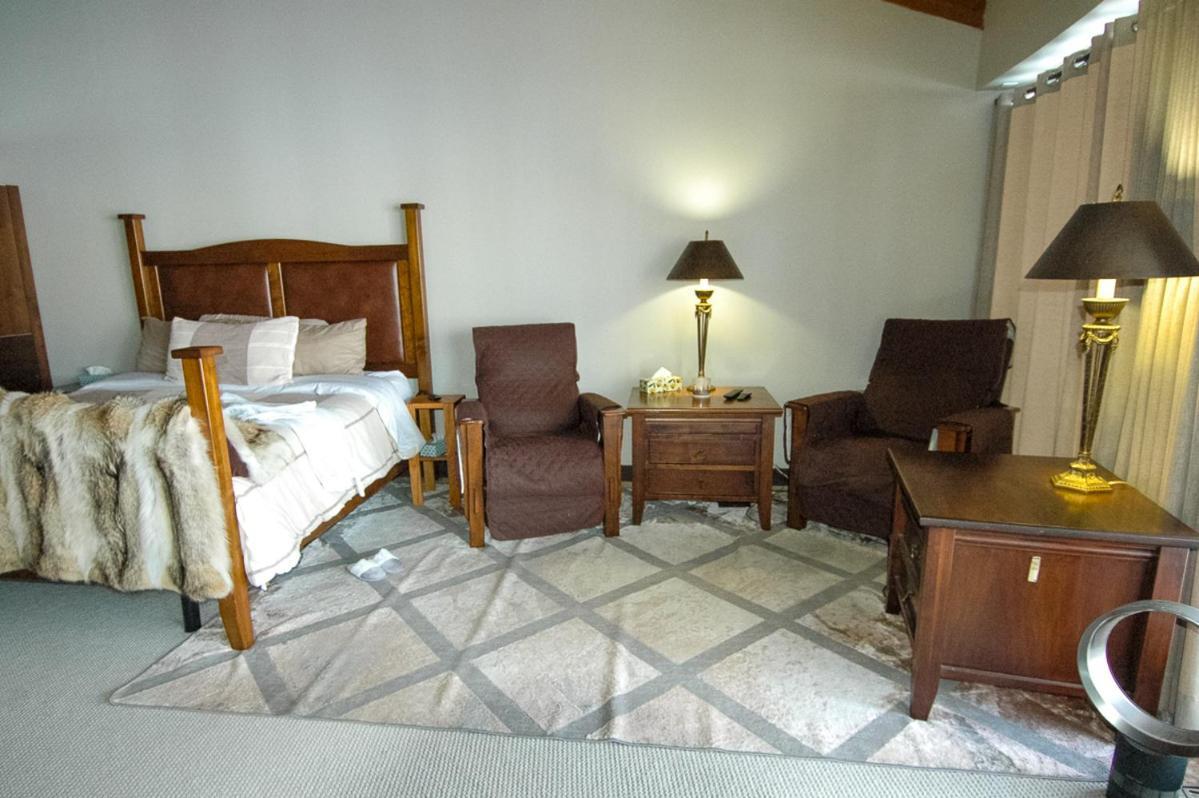 Roundhouse Grotto Bed & Breakfast Calgary Exterior photo