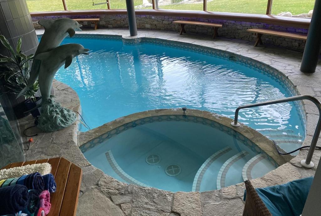 Roundhouse Grotto Bed & Breakfast Calgary Exterior photo